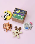 Load image into Gallery viewer, Tara Treasures Hey Diddle Diddle Finger Puppet Set
